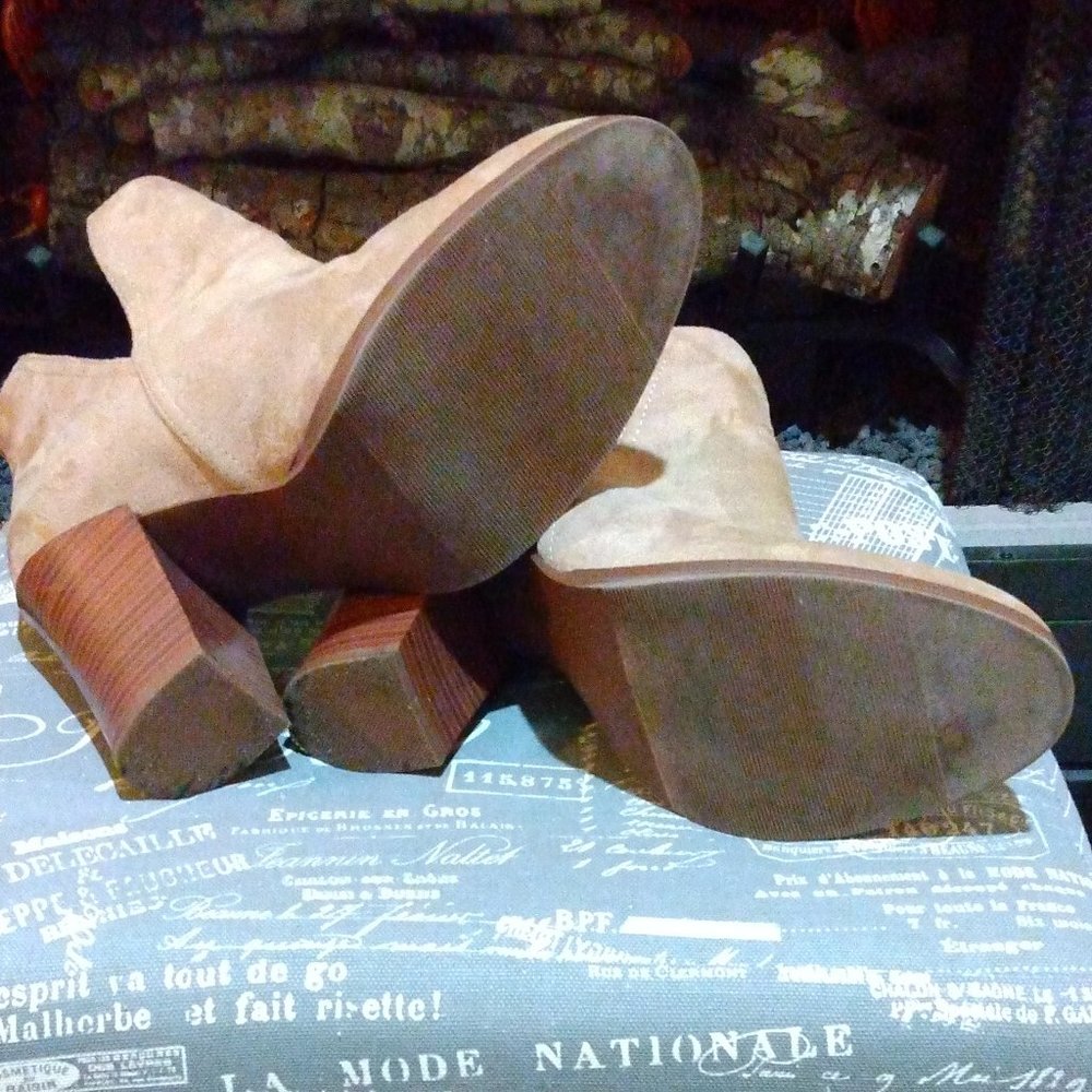 Women Charlotte Russe  Boots - Picture 5 of 5